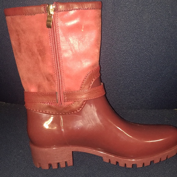 Rainboots☔️ - Picture 2 of 3